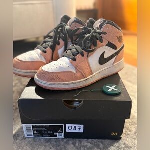 Jordan 1 Mid Pink Quartz Sneakers (GS)